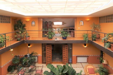 Villa for sale in Ciudalcampo, Madrid, Spain 5 bedrooms, 1.05 sq.m. No. 62547 - photo 27