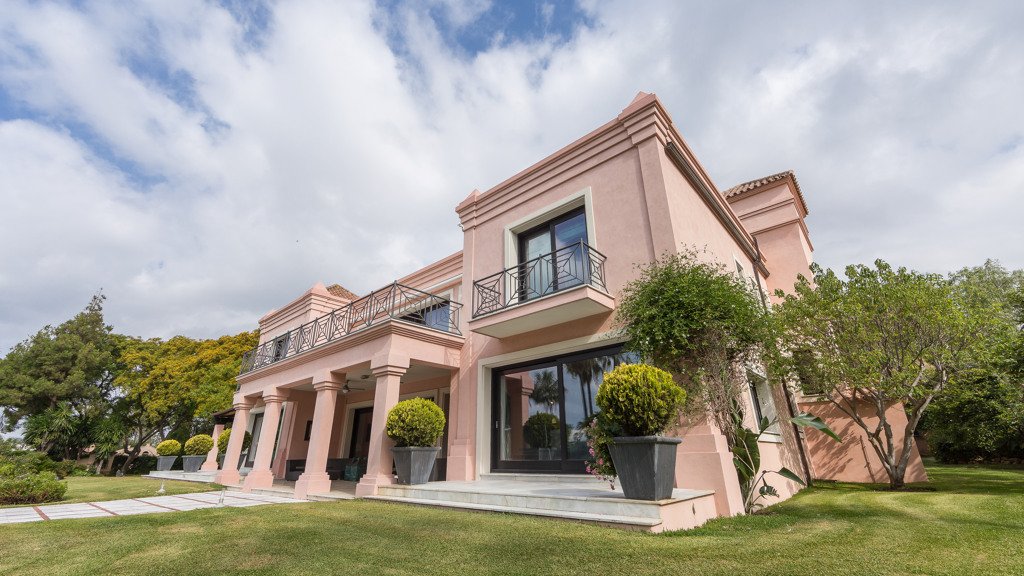 Villa i El Paraiso, Malaga, Spanien 11 sovrum, 1069.67 kvm. Nr. 3453