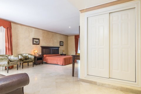 Duplex for sale in El Paraiso, Alicante, Spain 3 bedrooms, 254 sq.m. No. 61611 - photo 15