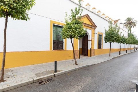 Villa for sale in Umbrete, Seville, Spain 8 bedrooms, 962 sq.m. No. 62292 - photo 1