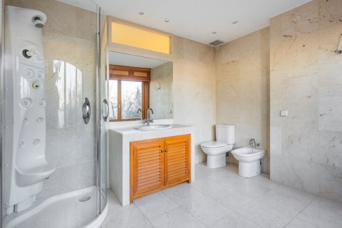 Apartment for sale in Alcobendas, Madrid, Spain 3 bedrooms, 222 sq.m. No. 62519 - photo 17