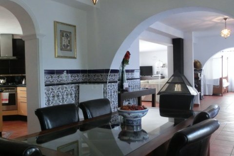 Villa for sale in El Santiscal, Cadiz, Spain 5 bedrooms, 217.54 sq.m. No. 3334 - photo 11