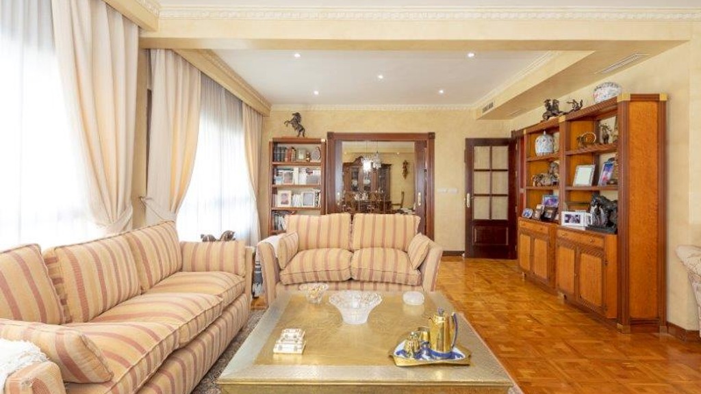 Dzīvoklis Jerez de la Frontera, Cadiz, Spānijā 4 istabas, 371.15 m2 Nr. 61015