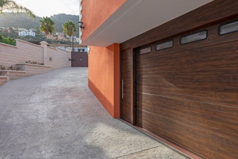 Villa for sale in Alhaurin de la Torre, Malaga, Spain 4 bedrooms, 400 sq.m. No. 3714 - photo 7