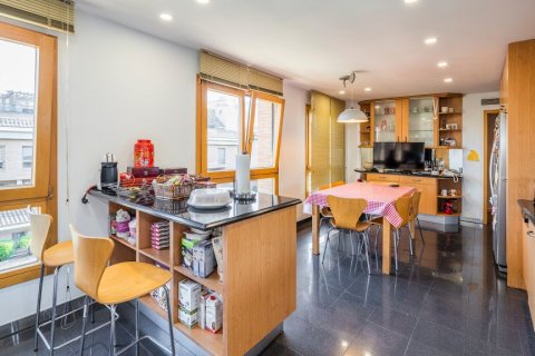 Triplex for sale in Madrid, Spain 5 bedrooms, 588 sq.m. No. 61053 - photo 9