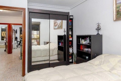 Townhouse for sale in Sevilla, Seville, Spain 6 bedrooms, 165 sq.m. No. 62998 - photo 3