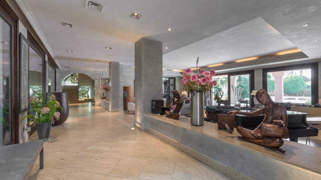 Villa i El Paraiso, Malaga, Spanien 11 sovrum, 1069.67 kvm. Nr. 3453