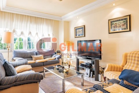 House for sale in Madrid, Spain 6 bedrooms, 750 sq.m. No. 3195 - photo 21