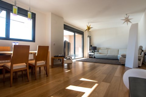 Apartment for sale in Madrid, Spain 5 bedrooms, 235 sq.m. No. 3072 - photo 2