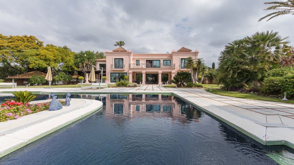 Villa i El Paraiso, Malaga, Spanien 11 sovrum, 1069.67 kvm. Nr. 3453