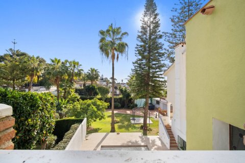 House for sale in Marbella, Malaga, Spain 5 bedrooms, 225 sq.m. No. 62997 - photo 7