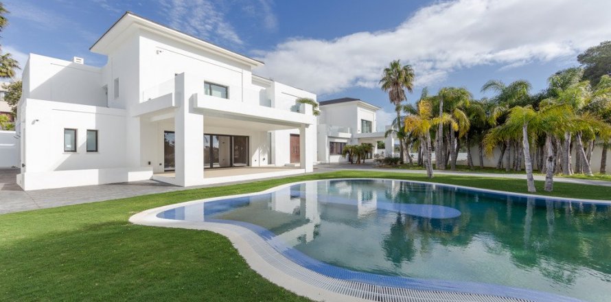 Villa in San Roque, Cadiz, Spain 8 bedrooms, 1.6 sq.m. No. 3270