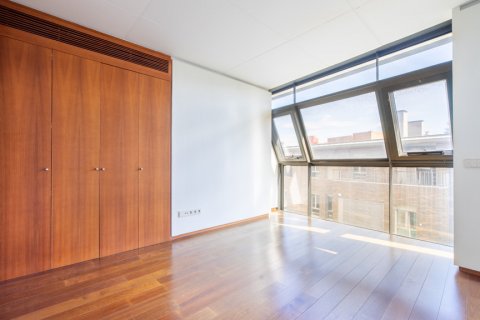 Triplex for sale in Madrid, Spain 4 bedrooms, 468 sq.m. No. 2389 - photo 8