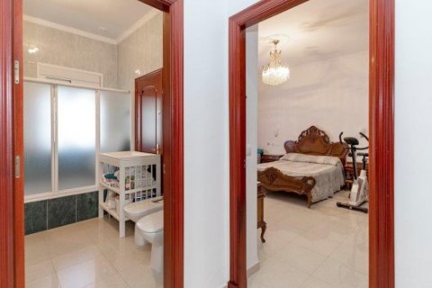 Villa for sale in El Santiscal, Cadiz, Spain 5 bedrooms, 571 sq.m. No. 62047 - photo 26