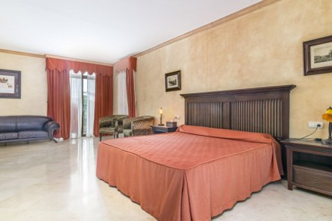 Duplex for sale in El Paraiso, Alicante, Spain 3 bedrooms, 254 sq.m. No. 61611 - photo 16