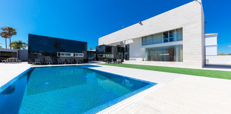 Villa Conil de la Frontera, Cadiz, Spain 6 bedrooms, 671.63 sq.m. No. 62355