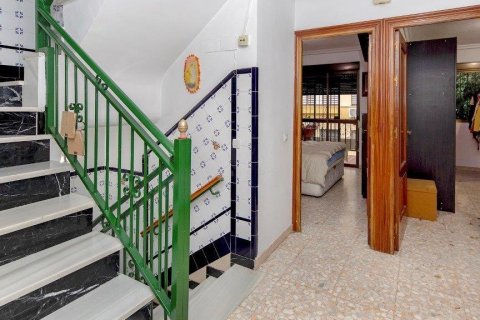 Townhouse for sale in Sevilla, Seville, Spain 6 bedrooms, 165 sq.m. No. 62998 - photo 8