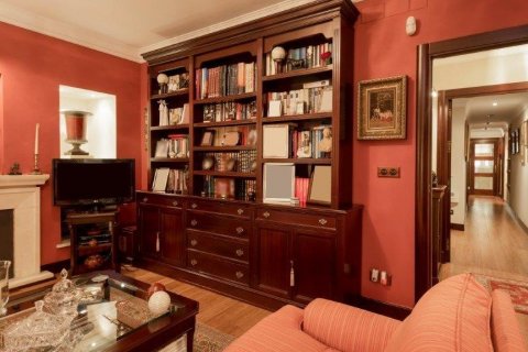Apartment for sale in Sevilla, Seville, Spain 7 bedrooms, 308 sq.m. No. 61591 - photo 3
