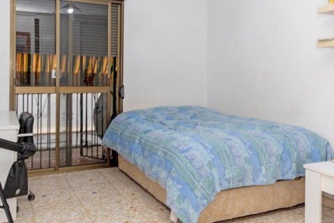 Townhouse for sale in Sevilla, Seville, Spain 6 bedrooms, 165 sq.m. No. 62998 - photo 4