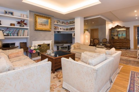 House for sale in Madrid, Spain 6 bedrooms, 575 sq.m. No. 61978 - photo 7