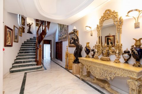 Villa for sale in Malaga, Spain 5 bedrooms, 629 sq.m. No. 3652 - photo 3