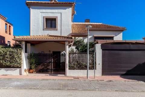 Villa for sale in Sevilla, Seville, Spain 6 bedrooms, 312 sq.m. No. 62333 - photo 1