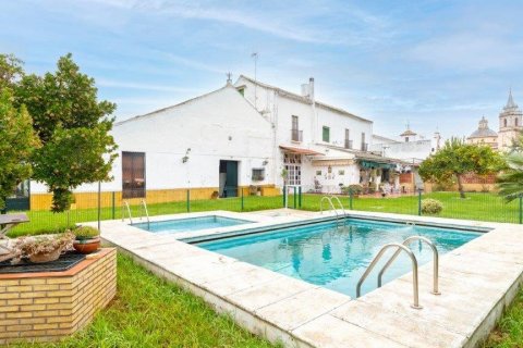 Villa for sale in Umbrete, Seville, Spain 8 bedrooms, 962 sq.m. No. 62292 - photo 10