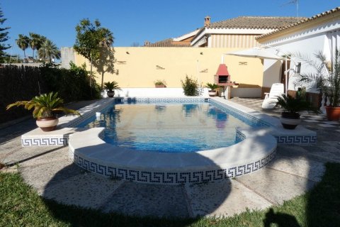 Villa for sale in El Santiscal, Cadiz, Spain 5 bedrooms, 160 sq.m. No. 3406 - photo 6