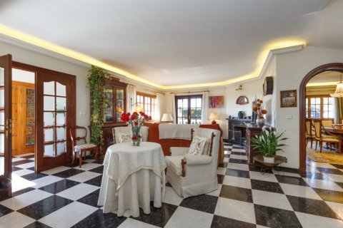 Villa for sale in Manilva, Malaga, Spain 5 bedrooms, 460 sq.m. No. 3275 - photo 21