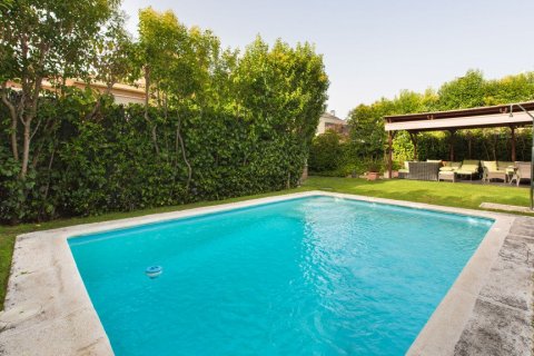 House for sale in Madrid, Spain 6 bedrooms, 575 sq.m. No. 61978 - photo 4