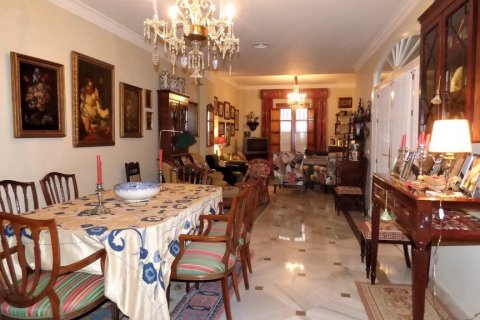Townhouse for sale in Sevilla, Seville, Spain 9 bedrooms, 600 sq.m. No. 3379 - photo 2