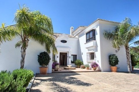 Villa for sale in Benahavis, Malaga, Spain 5 bedrooms, 700 sq.m. No. 62223 - photo 2