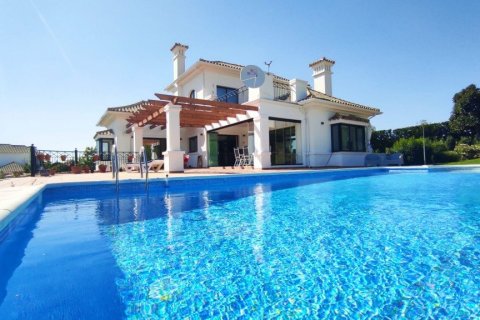Villa for sale in Cadiz, Spain 6 bedrooms, 435 sq.m. No. 61980 - photo 1