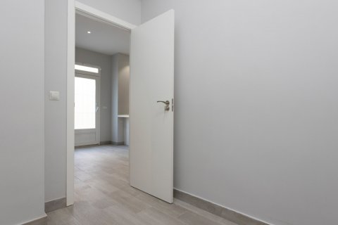 Apartment for sale in Madrid, Spain 4 bedrooms, 98 sq.m. No. 61178 - photo 17