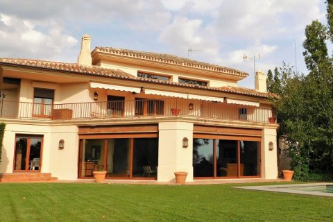 Villa for sale in San Agustin del Guadalix, Madrid, Spain 9 bedrooms, 815 sq.m. No. 3326 - photo 2