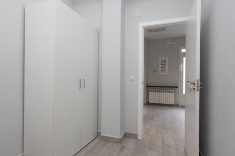 Apartment for sale in Madrid, Spain 4 bedrooms, 98 sq.m. No. 61178 - photo 16
