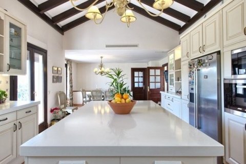 Villa for sale in Benahavis, Malaga, Spain 5 bedrooms, 700 sq.m. No. 62223 - photo 21