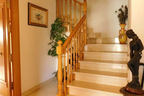 House for sale in Madrid, Spain 7 bedrooms, 484 sq.m. No. 3510 - photo 2