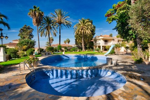 Villa for sale in Torre de Benagalbon, Malaga, Spain 8 bedrooms, 683 sq.m. No. 62296 - photo 12