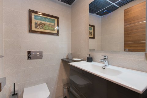 Apartment for sale in Madrid, Spain 4 bedrooms, 210 sq.m. No. 61078 - photo 27