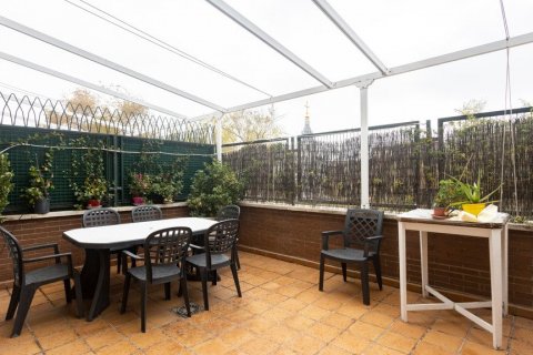 House for sale in Madrid, Spain 5 bedrooms, 249.62 sq.m. No. 62231 - photo 4