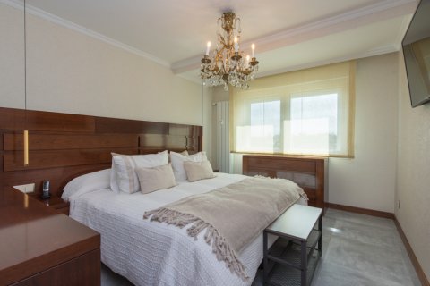 Apartment for sale in Madrid, Spain 4 bedrooms, 210 sq.m. No. 61078 - photo 22