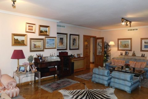 Apartment for rent in Moralzarzal, Madrid, Spain 6 bedrooms, 313 sq.m. No. 60876 - photo 20
