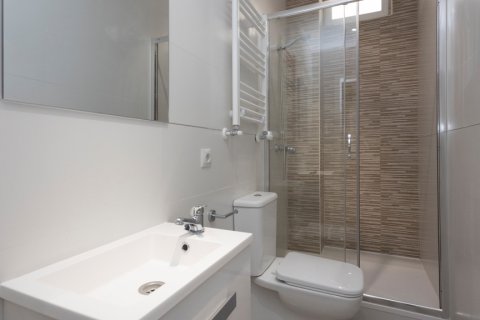 Apartment for sale in Madrid, Spain 4 bedrooms, 98 sq.m. No. 61178 - photo 22