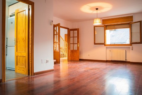 Townhouse for sale in Madrid, Spain 5 bedrooms, 205 sq.m. No. 62068 - photo 17