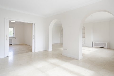 Apartment for sale in Jerez de la Frontera, Cadiz, Spain 5 bedrooms, 430 sq.m. No. 61618 - photo 2