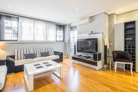 Penthouse for sale in Madrid, Spain 2 bedrooms, 195 sq.m. No. 61176 - photo 6