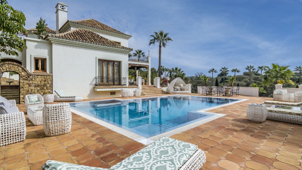 Willa w El Paraiso, Malaga, Hiszpania 16 sypialni, 890.28 mkw. nr 62035