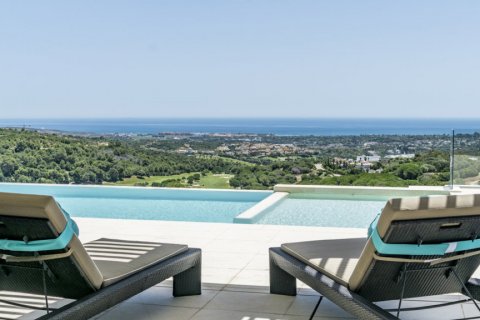 Villa for sale in San Roque, Cadiz, Spain 5 bedrooms, 720 sq.m. No. 62357 - photo 2
