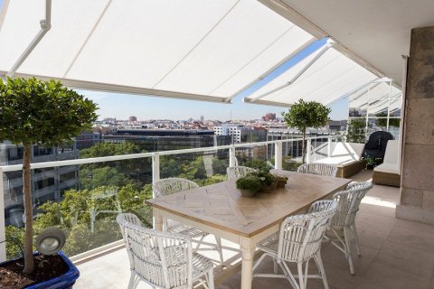 Penthouse for sale in Madrid, Spain 5 bedrooms, 373 sq.m. No. 61042 - photo 2